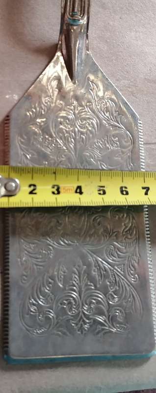 VINTAGE HIGHLY DETAILED CAKE TONG AND LIFTERS SET (E.P ZINK)