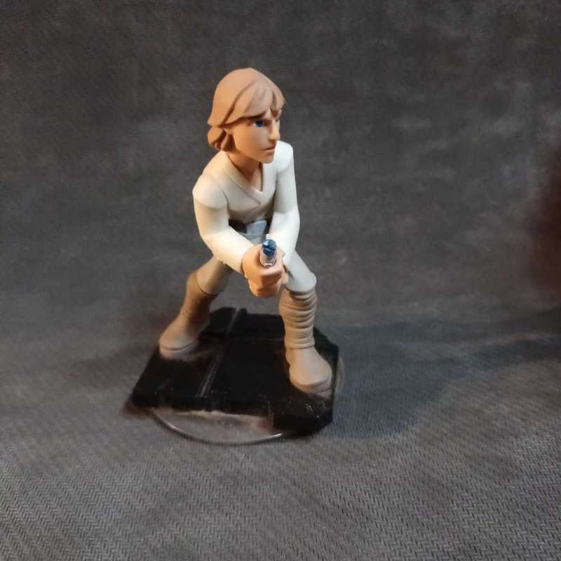 Action figures. INV100205  Skywalker
