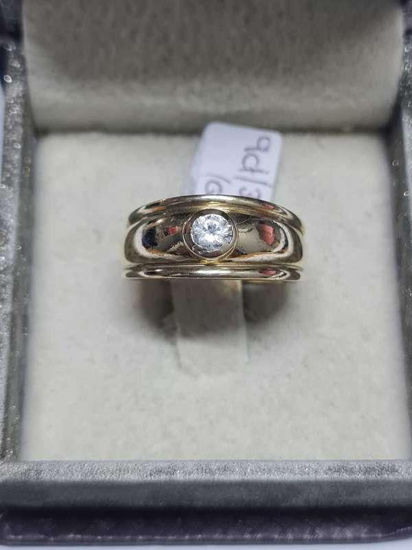 Yellow Gold 9ct Female Band Ring with CZ Stone