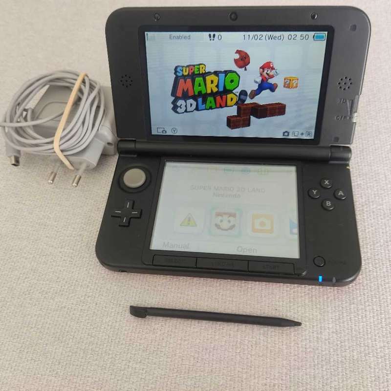 Nintendo 3ds XL Console +Charger