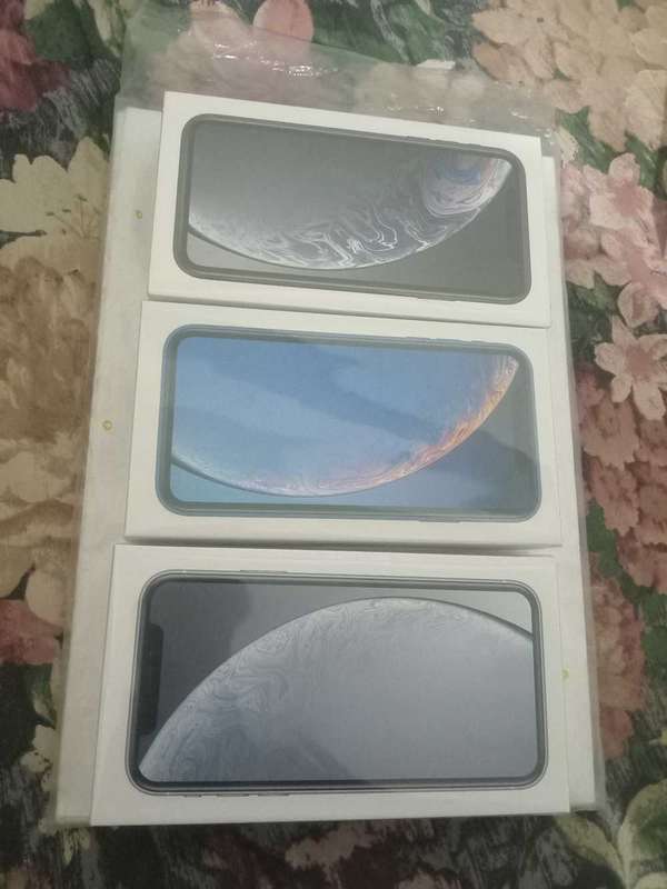 IPhone XR 64gb box pack
