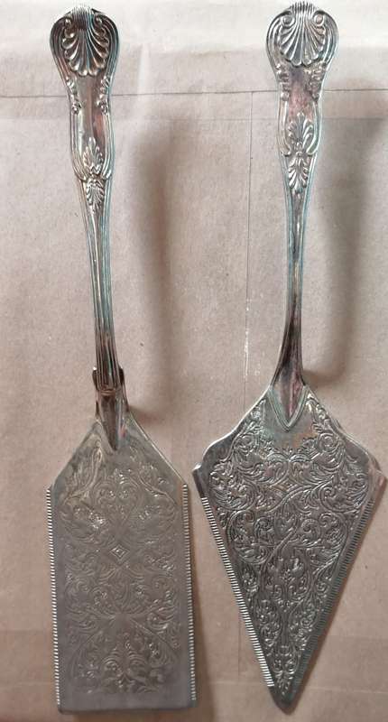 VINTAGE HIGHLY DETAILED CAKE TONG AND LIFTERS SET (E.P ZINK)