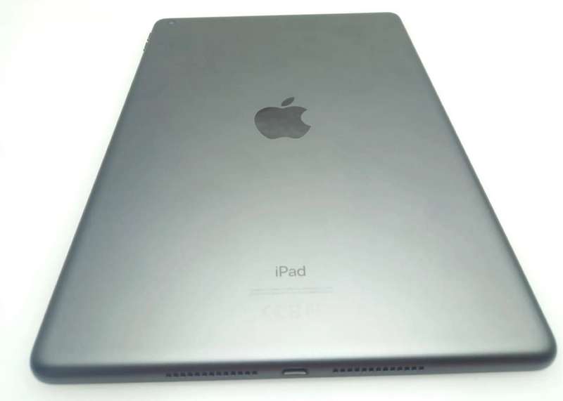 iPad 10.2` 8th Gen (WiFi) 32GB Space Grey - Combo Deal WOW