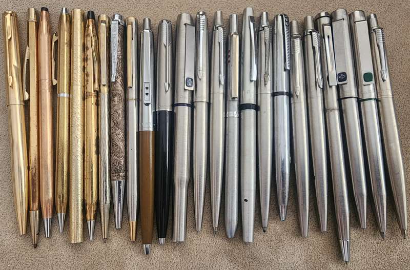 Big collection Parker pens and other.