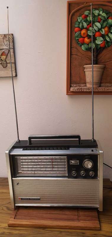 Rare 1969 National Panasonic model RF 5000 am/fm world radio in Working condition !!