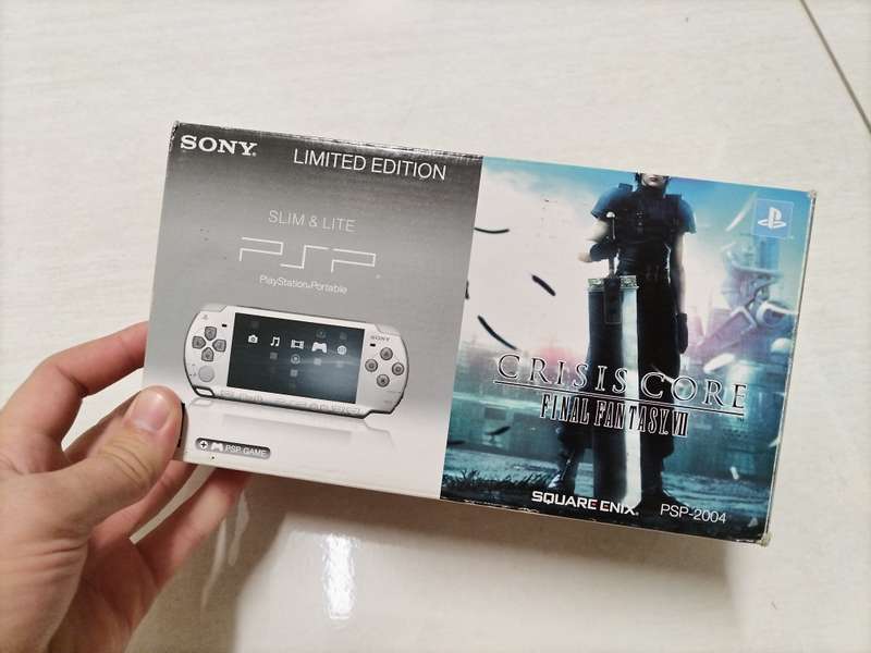 LIMITED EDITION PSP 2000 FINAL FANTASY VII CRISIS CORE