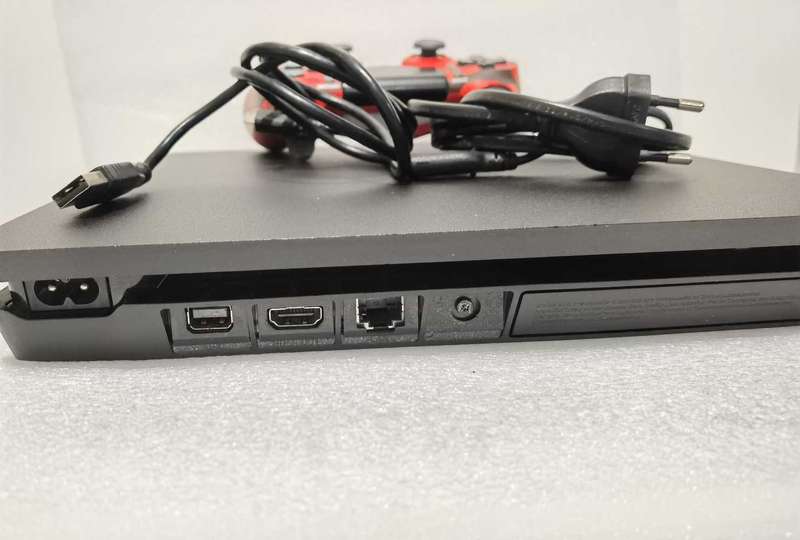 Play station 4 CUH-2016A 500gb slim edition