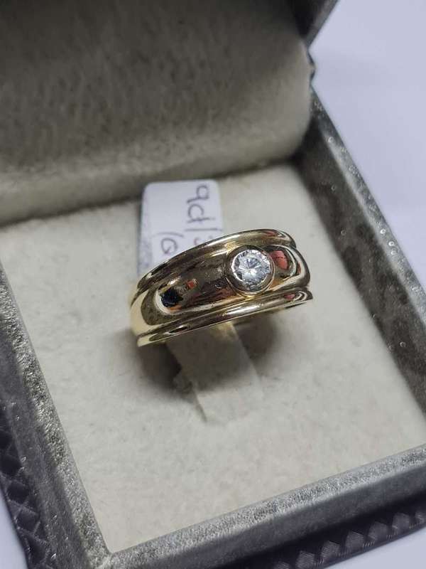 Yellow Gold 9ct Female Band Ring with CZ Stone