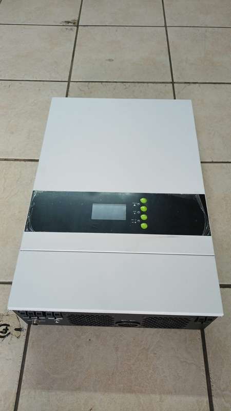 Combo 5.5KW 48V Hoselect non Parallel inverter with a 48V 100AH 4.8KWH Hoselect Lithium ion battery