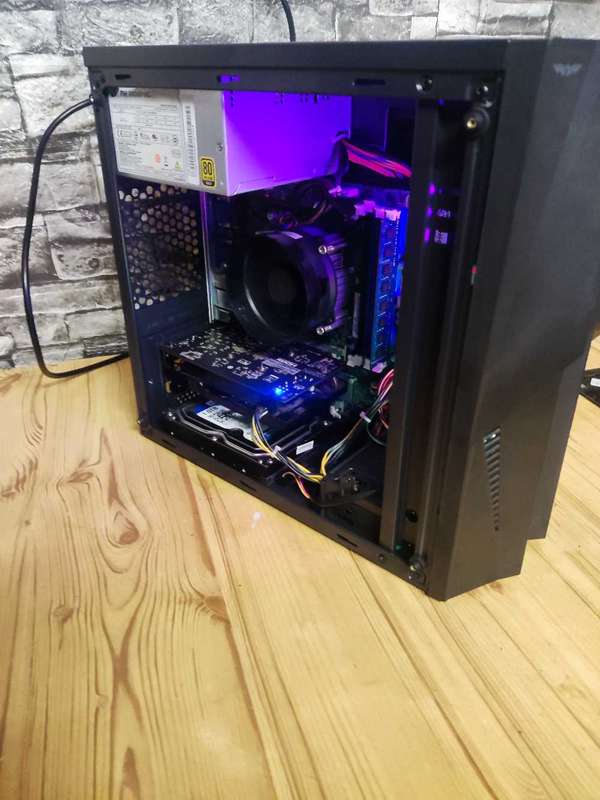 Custom Built i7 4790 PC**AMD RX560 Graphics Card**16GB DDR3 Ram**240GB SSD**1000GB HDD