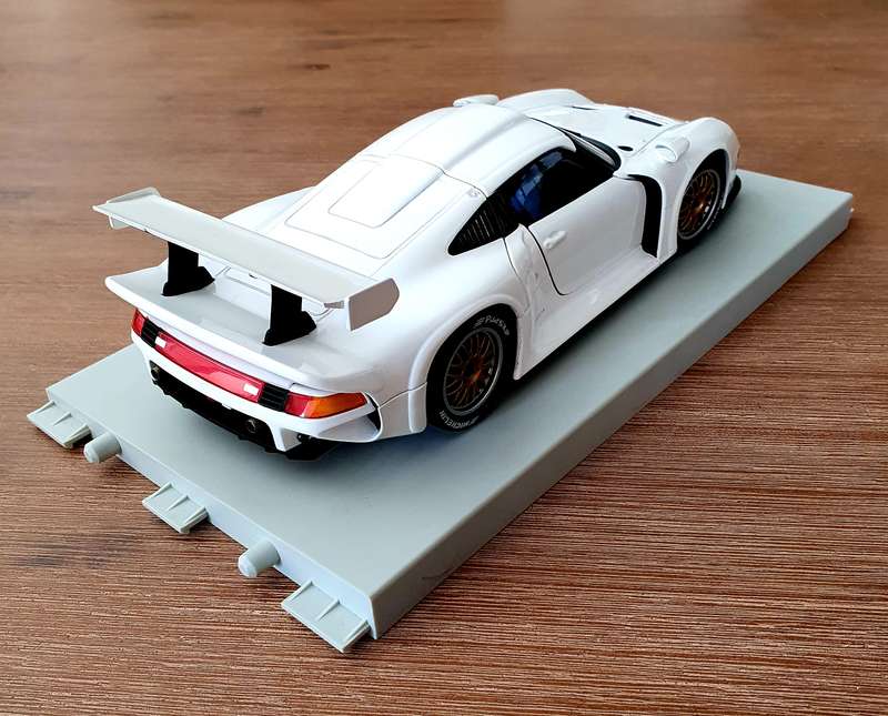 1:18 UT Model - Porche 911GT1 Street Version (96).