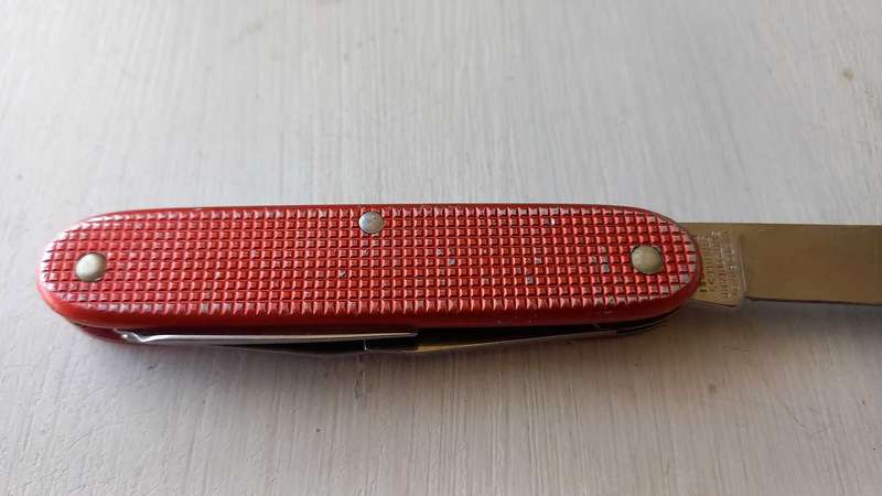 Vintage victorinox Alox knife. Marked as elinox very collectible