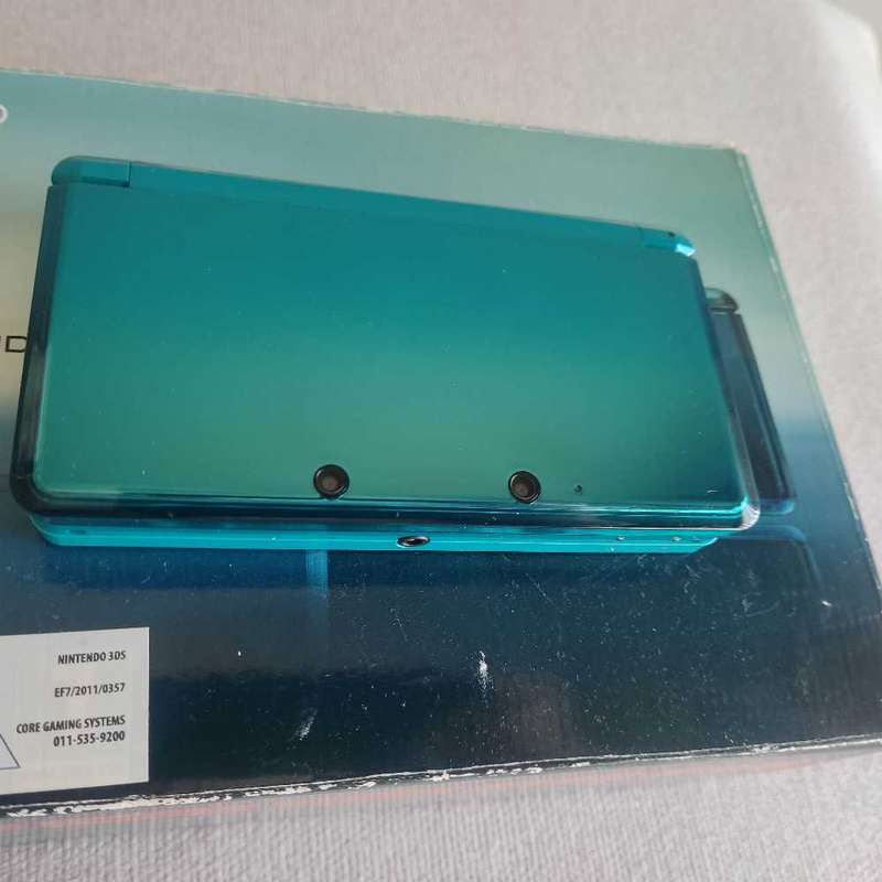 Nintendo 3DS Console with original charger
