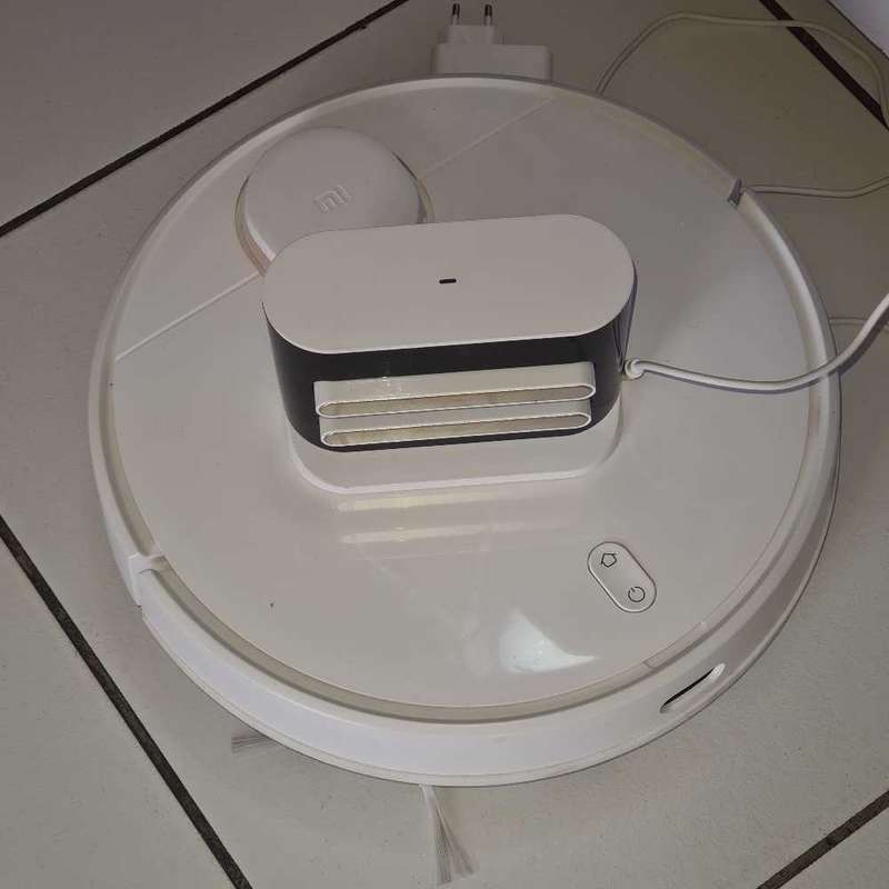 Mi Robot vacuum mop P (working, replace battery)