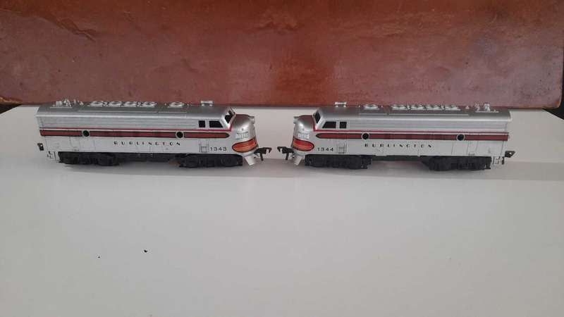 FLEISCHMANN HO DIESEL LOCOMOTIVES - BURLINGTON SET