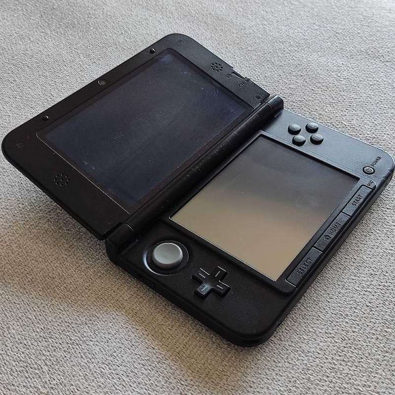 Nintendo 3Ds XL console with original charger