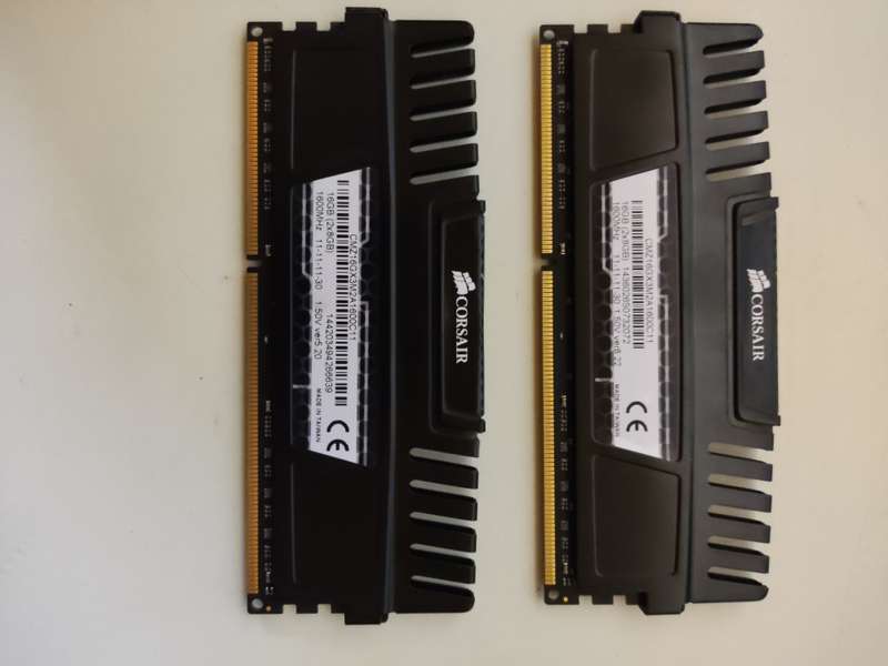 Corsair Vengeance 2 x 8GB DDR3 Gaming Ram**Set of 2**16GB in Total**
