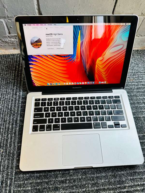 Intel Core i7 Apple MacBook Pro (13-inch, Early 2011)  640GB HDD 8GB RAM macOS 10.13.6