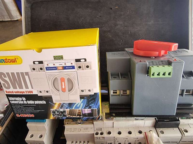 *Crazy* 2 x ATS SINGLE PHASE - AUTOMATIC CHANGE-OVER  SWITCHES