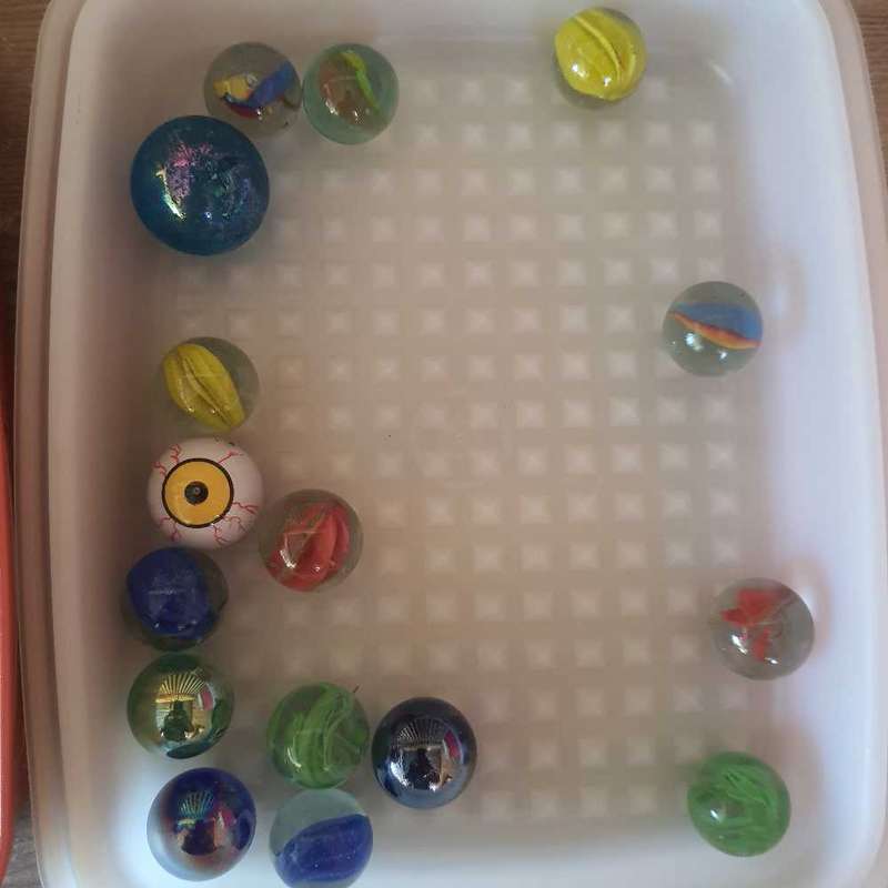 Marbes x 200 small ones and 16 goones big ones
