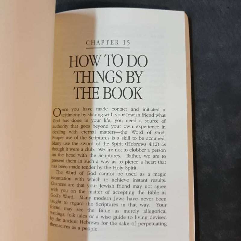 Witnessing to Jews. Practical ways to relate the love of Jesus. Moishe and Ceil Rosen