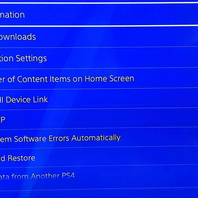 Playstation 4 Slim 1Tb +2 controllers  plus One game