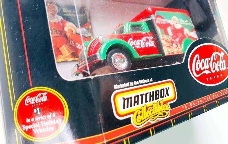 VINTAGE - 1999 MATCHBOX COLLECTIBLES - 1937 DODGE AIRFLOW - CHRISTMAS EDITION