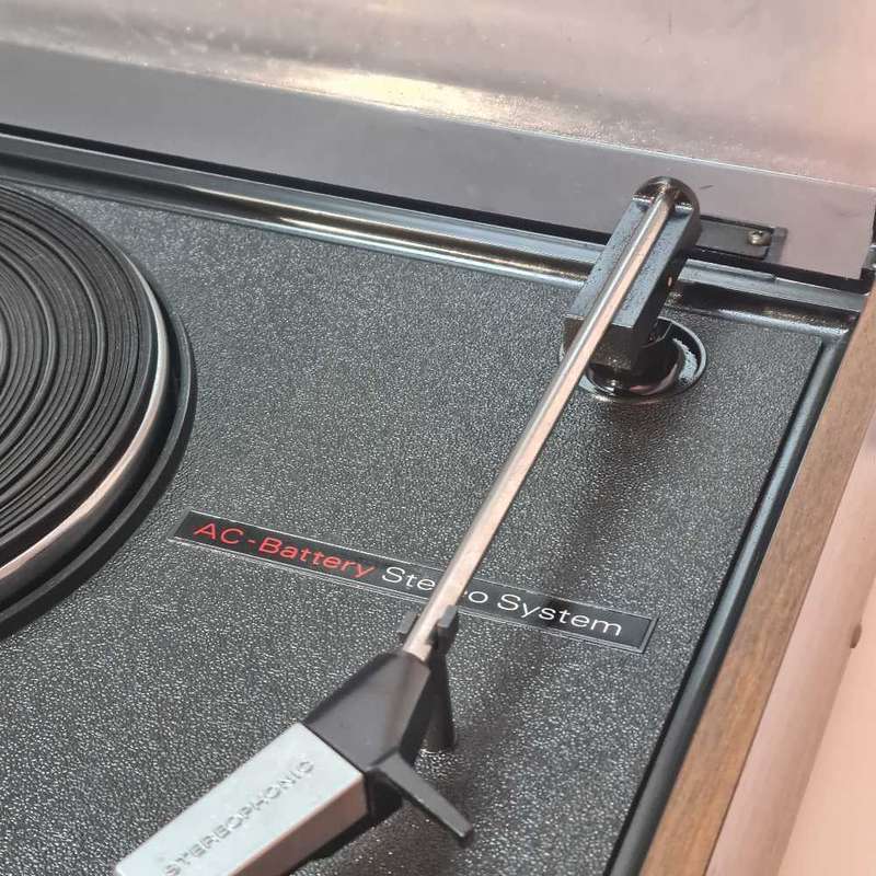 Working Vintage SANYO stereo phonograph
