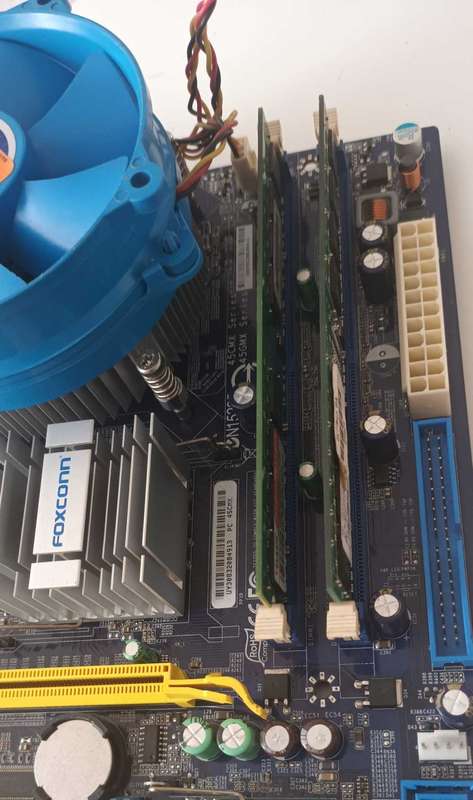 Foxconn N15235 45CMX Motherboard Socket LGA115XDBP 3520 with 2x 1GB DDR2 Ram