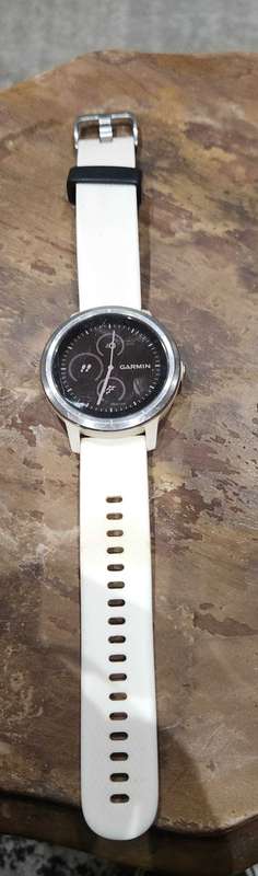 Garmin Vivoactive 3 & charger - USED (shows wear/ discolouration) - OUTSTANDING watch