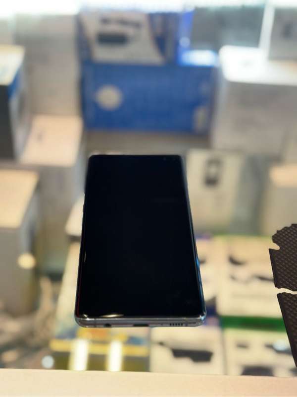 SAMSUNG S10 PLUS
