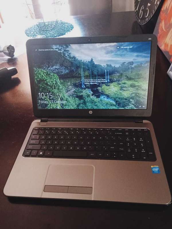 17" 250 HP Laptop with a bag
