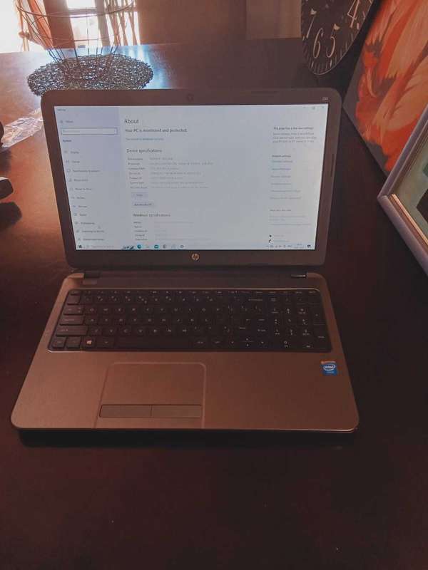 17" 250 HP Laptop with a bag