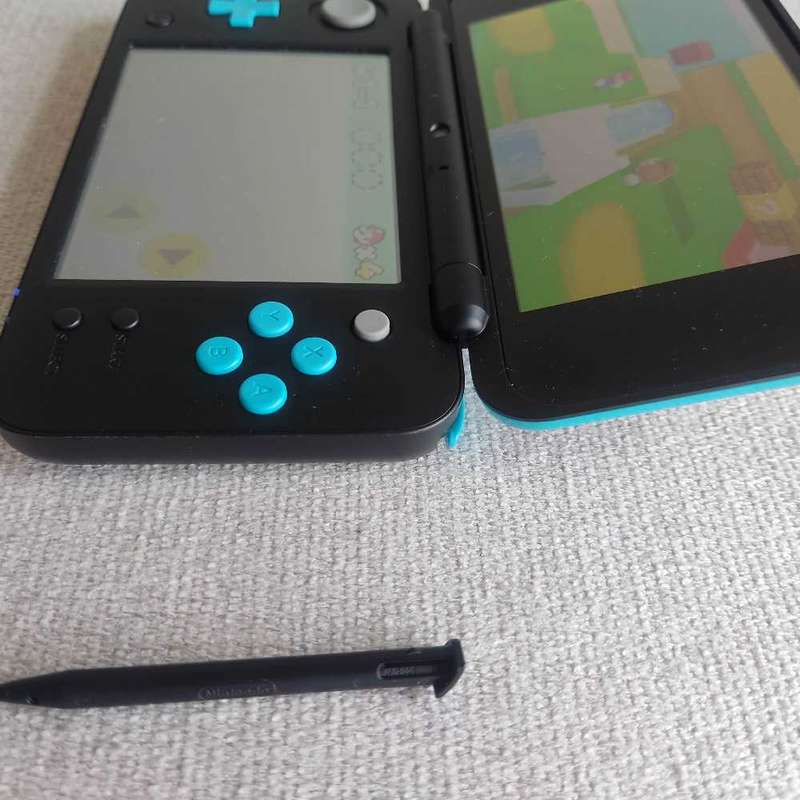 `New` Nintendo 2ds xl console with original charger