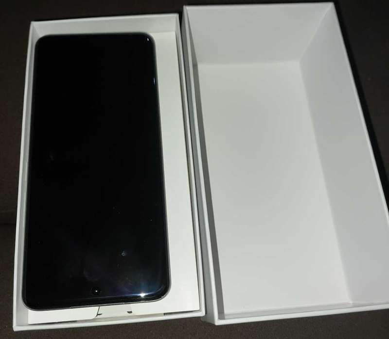 **BARGAIN BUY** AS NEW HONOR 90 256GB 5G WITH ORIGINAL CHARGER- WORTH R14k- GRAB IT @ JUST R6999!!!!