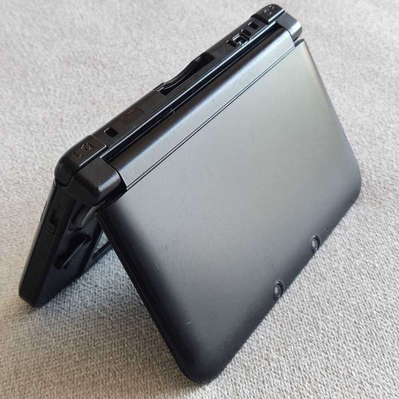 Nintendo 3Ds XL console with original charger