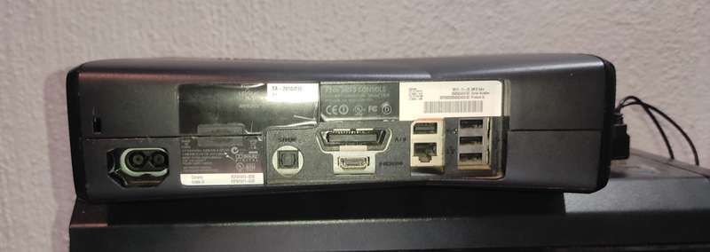 Xbox 360 S + Controller + 3 Games