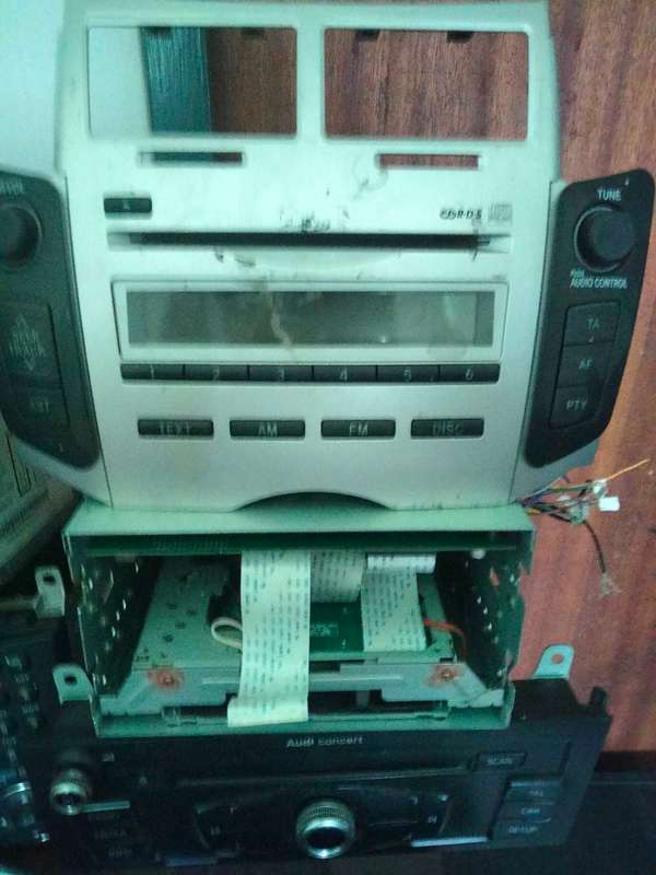 LOT CAR RADIOS