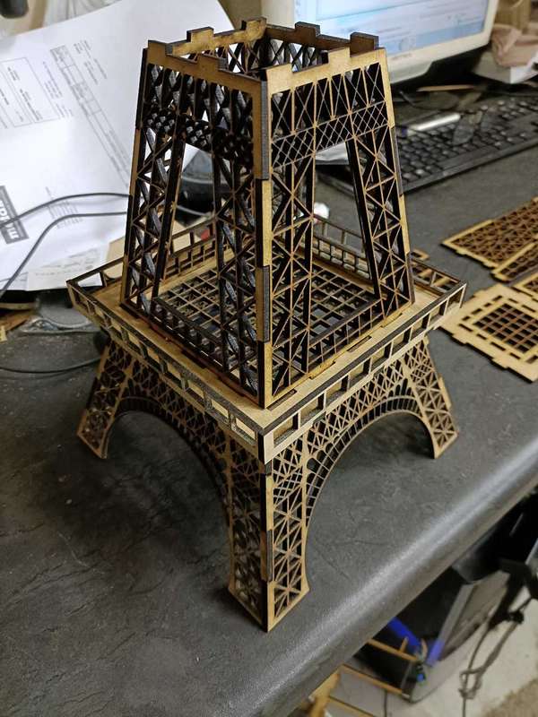 Eiffel tower 3D Model to build