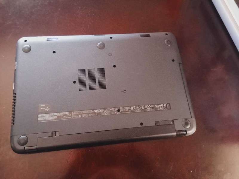 17" 250 HP Laptop with a bag