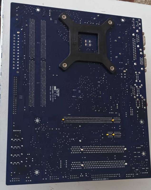 Foxconn N15235 45CMX Motherboard Socket LGA115XDBP 3520 with 2x 1GB DDR2 Ram