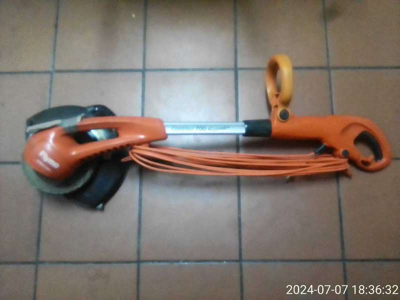 FLYMO ELECTROLUX CONTOUR 700 WEEDEATER