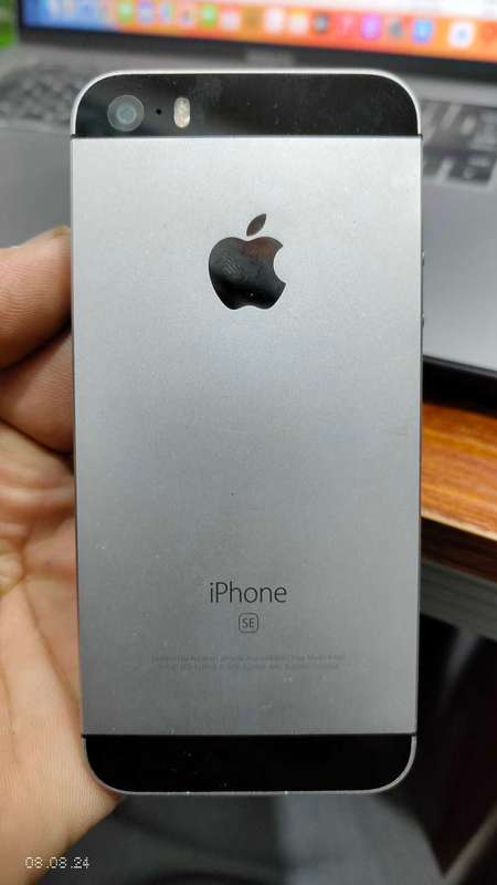 Apple iPhone SE 1st gen 32GB space grey (pre owned)
