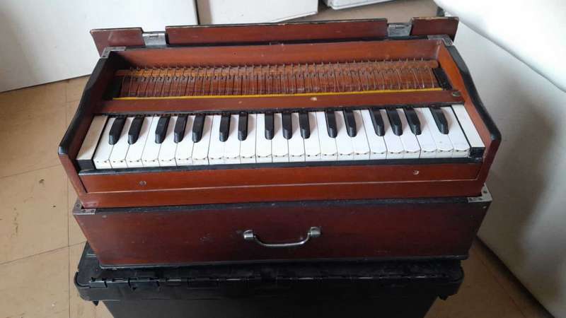 UNIQUE!!: Vintage HARMONIUM - Indian Musical Instrument - 3 and 1/4 Octave