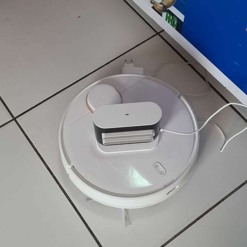 Mi Robot vacuum mop P (working, replace battery)