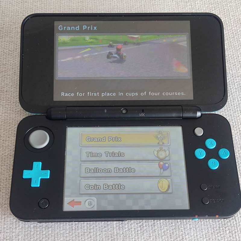 `New` Nintendo 2DSXL Console +original charger +box