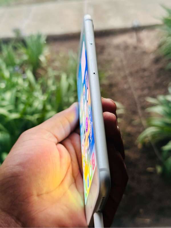 Apple iPhone 8 Plus 64GB Silver - Excellent Condition