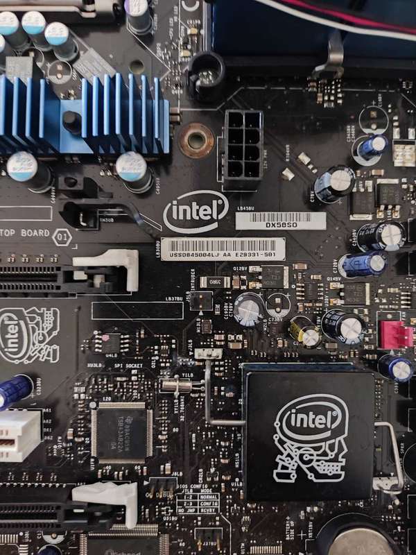 Intel Skull +Xeon CPU Combo**No Display**Ram included**Sold for Parts or Repair