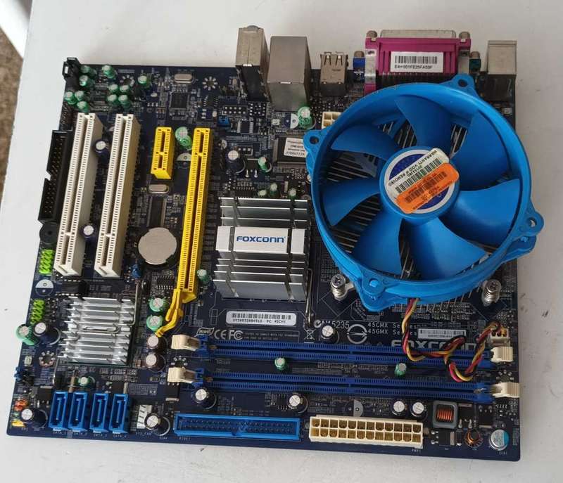 Foxconn N15235 45CMX Motherboard Socket LGA115XDBP 3520 with 2x 1GB DDR2 Ram