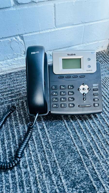 Yealink T21P E2 HD IP Phone POE (WTH POWER SUPPLY)